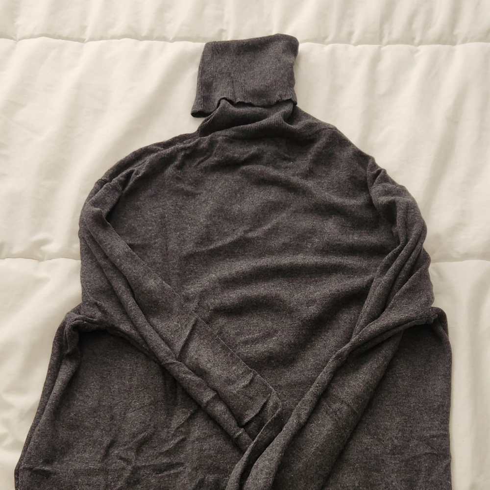 ZARA BASIC TURTLENECK SIZE L